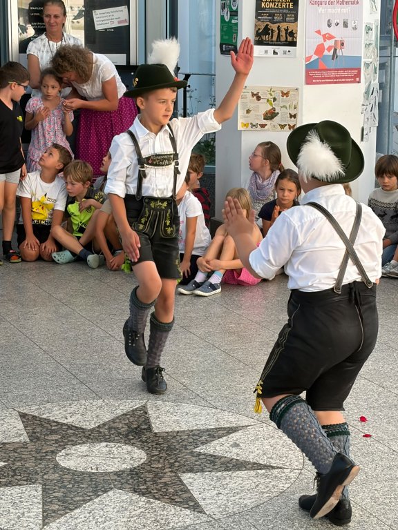 Trachten2