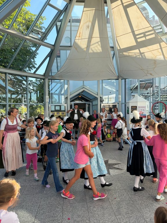 Trachten4